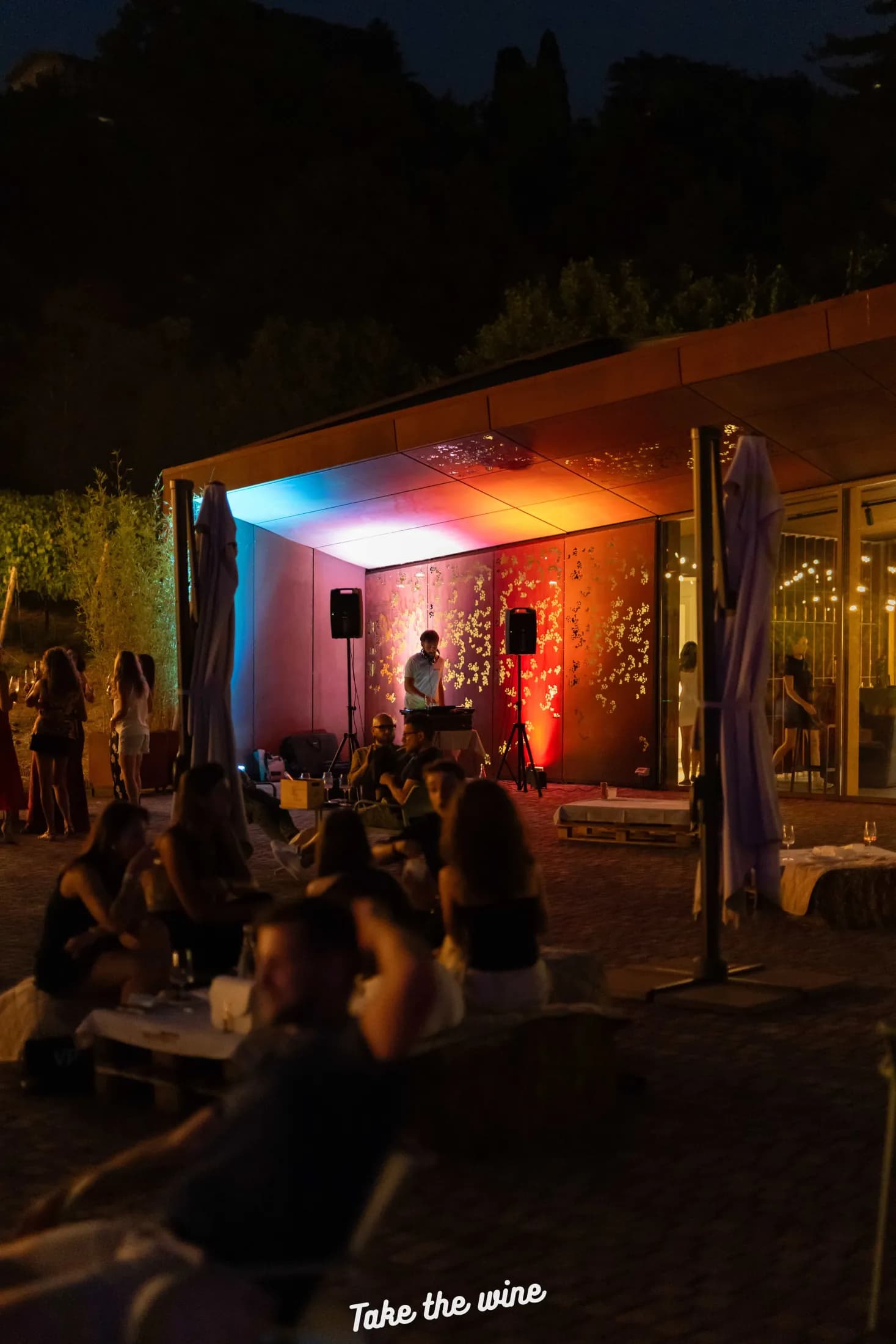 Apericena gastronomico in cantina con dj set — foto 4